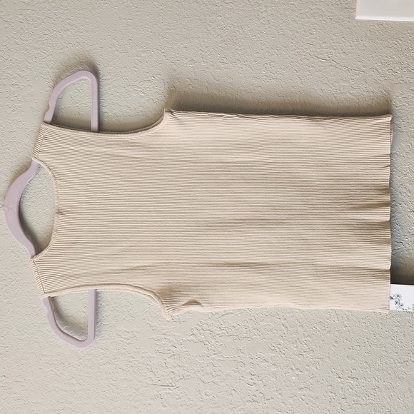 New Ribbed Tank Top - Picture 3 of 3